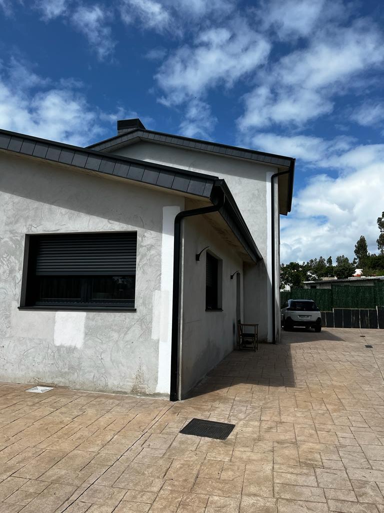 Pintura interior y exterior de vivienda