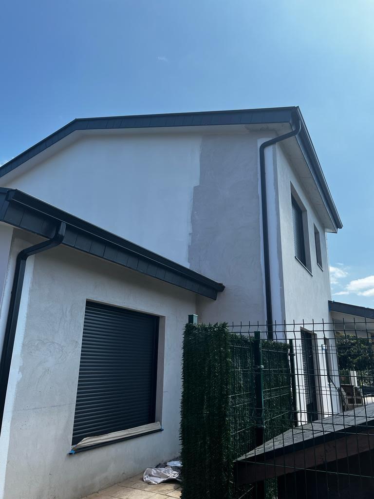 Pintura interior y exterior de vivienda